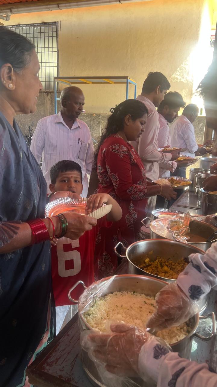 BeABlessing meal service at a Bengaluru temple